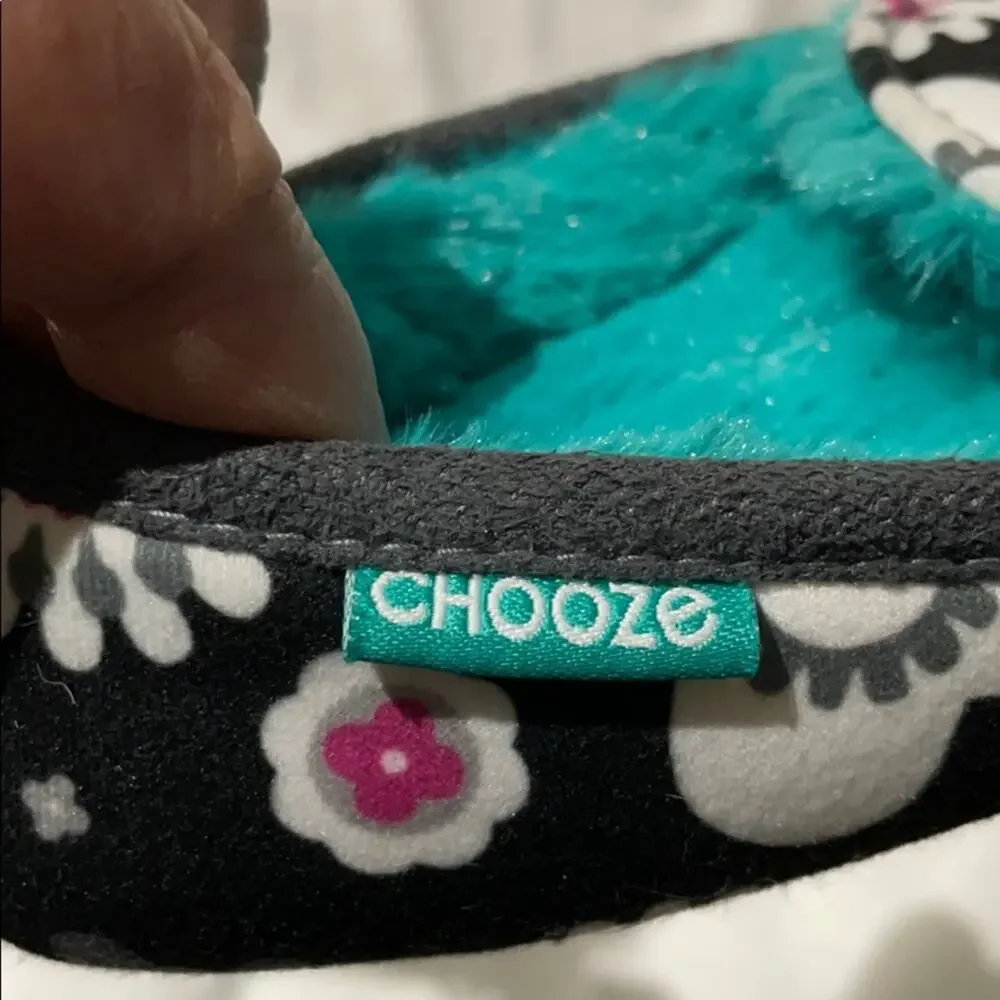 Chooze 9-10 mismatched matched slipper NWT